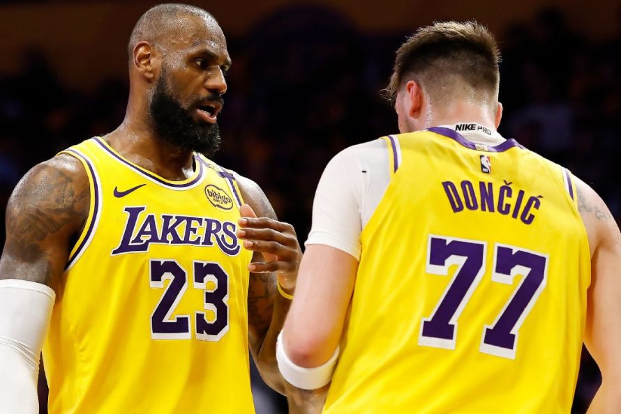 Doncic e Lebron jogam juntos no Lakers, da NBA.